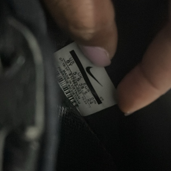 All black Nike Vapor Max size big kids or size 8 women’s. - Picture 7 of 7